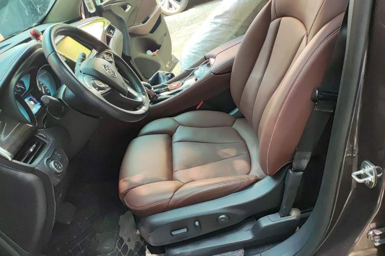 Used Buick Envision 2017 28T Four-Wheel Drive Luxury Model Left Front Seat