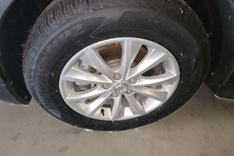 Used Buick Envision 2017 28T Four-Wheel Drive Elite Model Left Front Wheel Hub