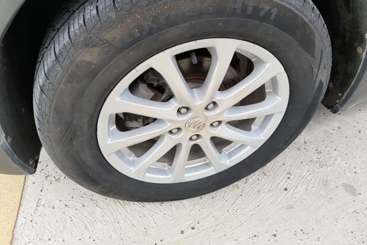 Used Buick Envision 2017 20T Two-Wheel Drive Leading Version Left Front Wheel Hub