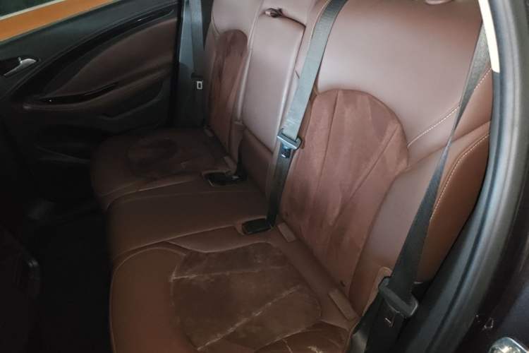 Used Buick Envision 2017 28T Four-Wheel Drive Elite Model Left Rear Seat