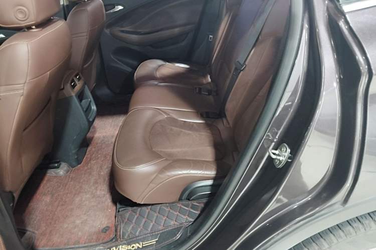 Used Buick Envision 2017 28T Four-Wheel Drive Elite Model Left Rear Seat