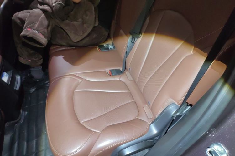 Used Buick Envision 2017 28T Four-Wheel Drive Luxury Model Left Rear Seat