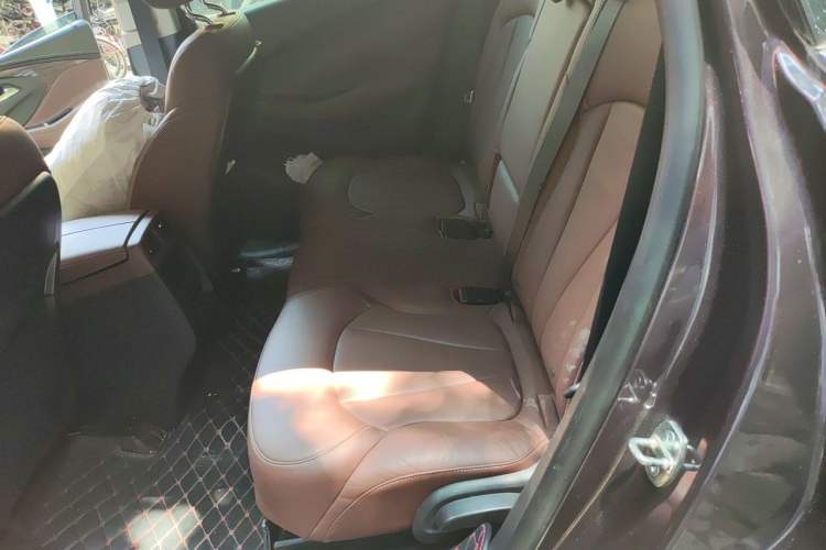 Used Buick Envision 2017 28T Four-Wheel Drive Luxury Model Left Rear Seat