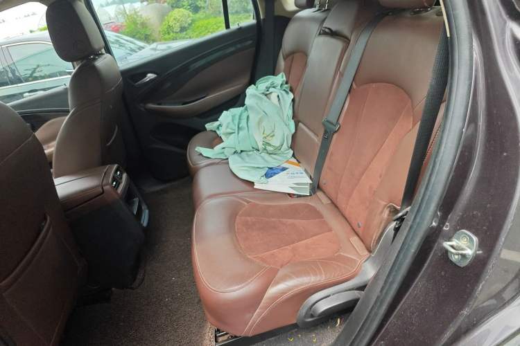 Used Buick Envision 2017 28T Four-Wheel Drive Elite Model Left Rear Seat