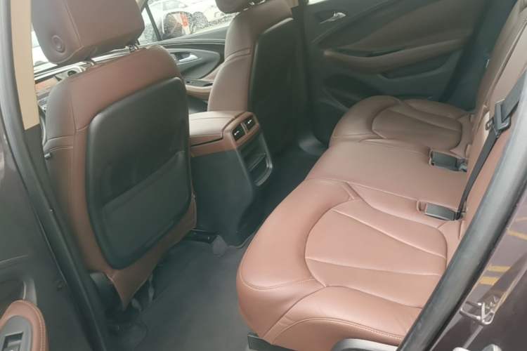 Used Buick Envision 2017 28T Four-Wheel Drive Luxury Model Left Rear Seat