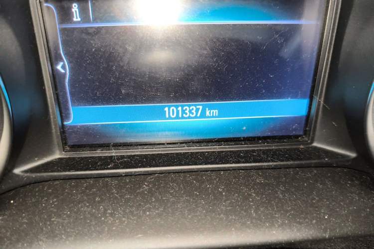 Used Buick Envision 2017 20T Two-Wheel Drive Elite Version Odometer Close Up