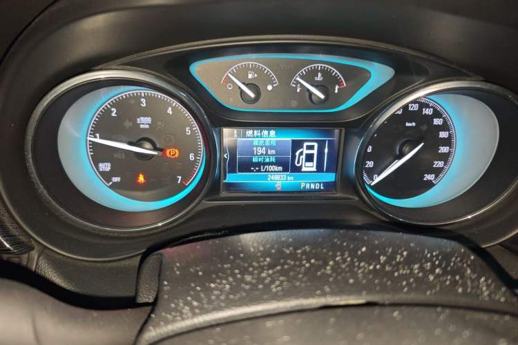 Used Buick Envision 2017 20T Two-Wheel-Drive Tech Edition Odometer Close Up