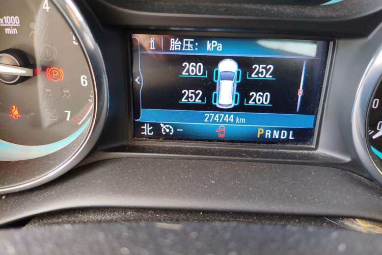 Used Buick Envision 2017 28T Four-Wheel Drive Elite Model Odometer Close Up