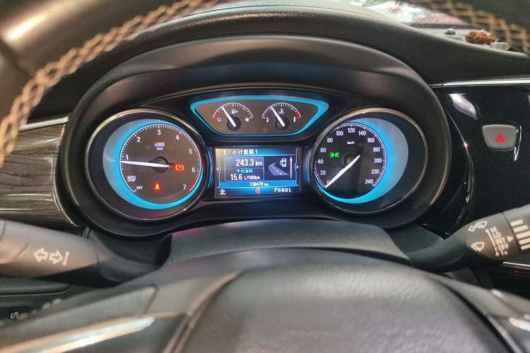 Used Buick Envision 2017 28T Four-Wheel Drive Elite Model Odometer Close Up