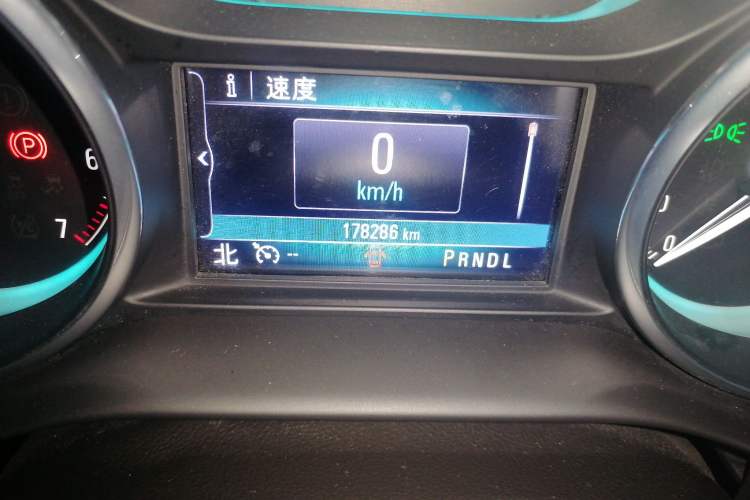 Used Buick Envision 2017 28T Four-Wheel Drive Elite Model Odometer Close Up