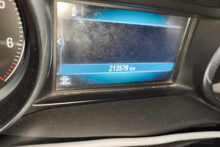 Used Buick Envision 2017 28T Four-Wheel Drive Elite Model Odometer Close Up