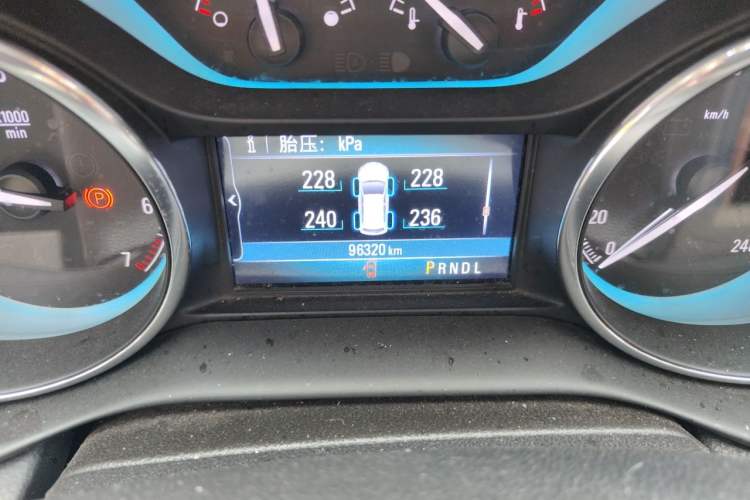 Used Buick Envision 2017 20T Two-Wheel Drive Elite Version Odometer Close Up