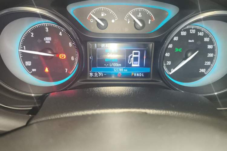 Used Buick Envision 2017 28T Four-Wheel Drive Elite Model Odometer Close Up