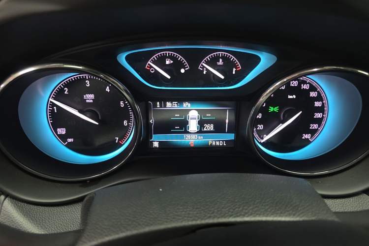 Used Buick Envision 2017 28T Four-Wheel Drive Elite Model Odometer Close Up
