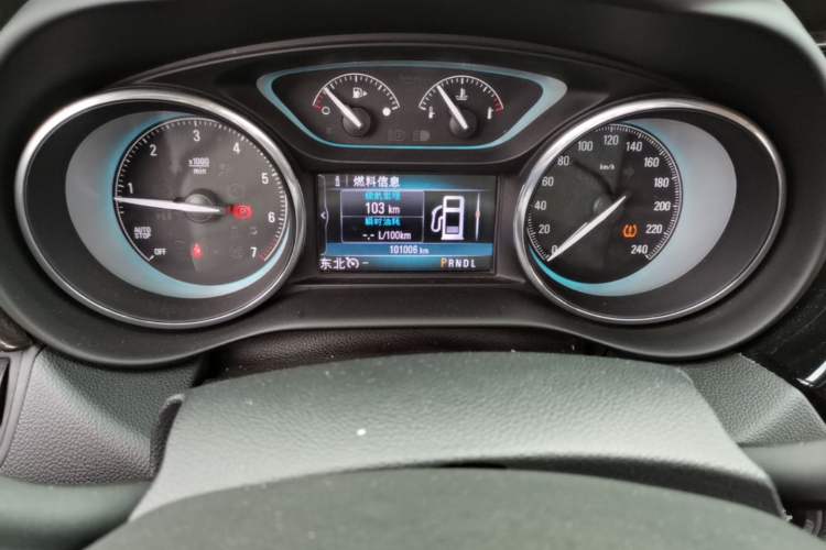 Used Buick Envision 2017 28T Four-Wheel Drive Elite Model Odometer Close Up