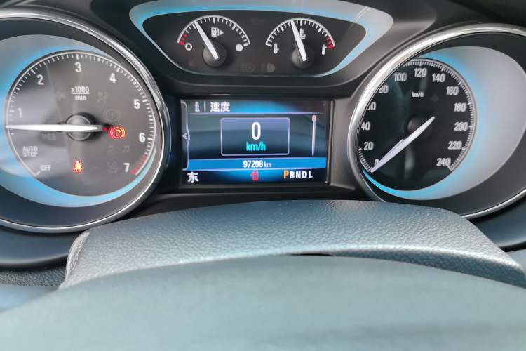 Used Buick Envision 2017 28T Four-Wheel Drive Elite Model Odometer Close Up