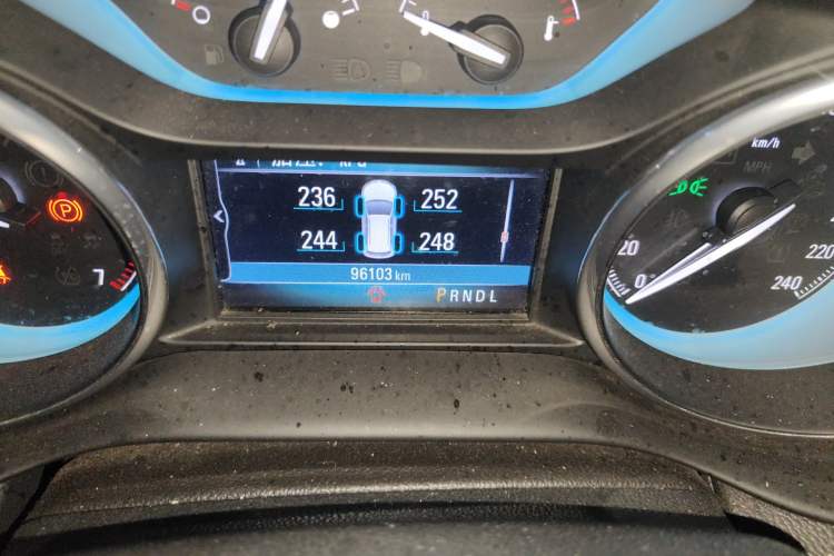 Used Buick Envision 2017 20T Two-Wheel Drive Elite Version Odometer Close Up