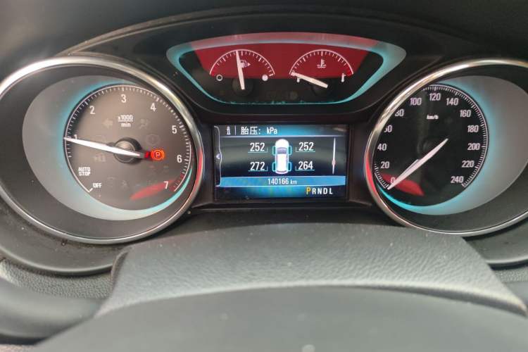 Used Buick Envision 2017 20T Two-Wheel Drive Elite Version Odometer Close Up