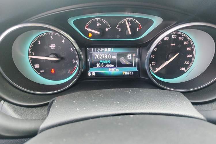 Used Buick Envision 2017 28T Four-Wheel Drive Elite Model Odometer Close Up