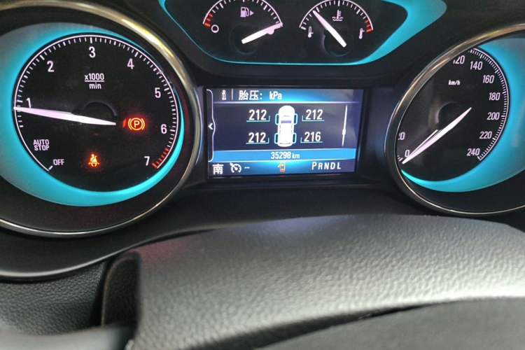 Used Buick Envision 2017 20T Two-Wheel Drive Luxury Model Odometer Close Up