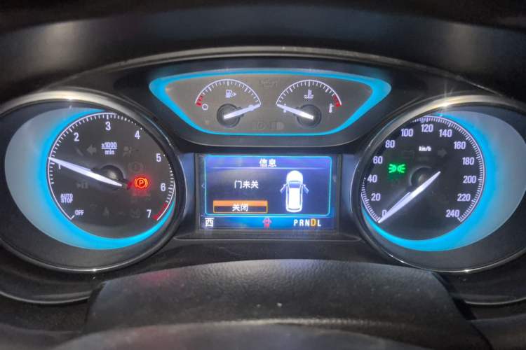 Used Buick Envision 2017 28T Four-Wheel Drive Elite Model Odometer Close Up