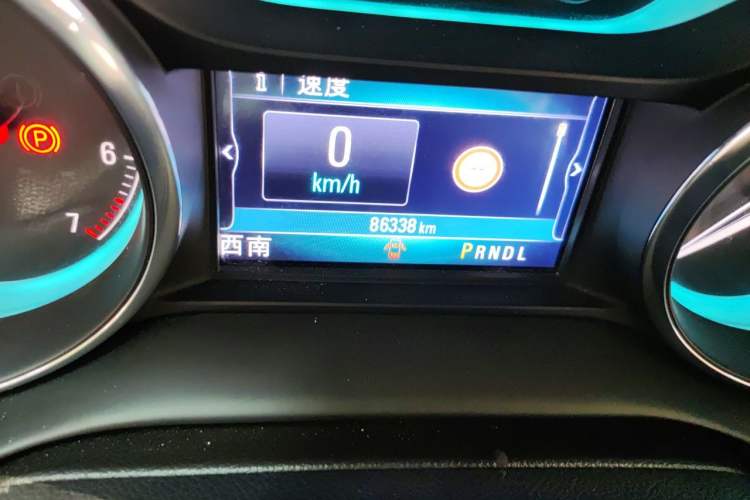 Used Buick Envision 2017 28T Four-Wheel Drive Luxury Model Odometer Close Up