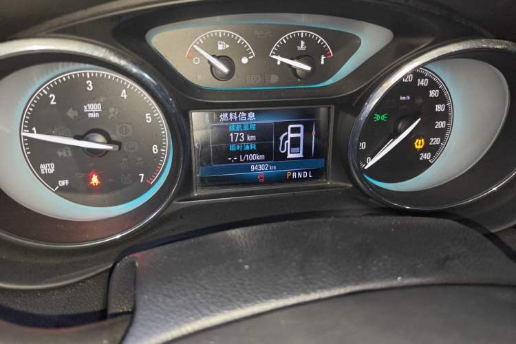 Used Buick Envision 2017 20T Two-Wheel Drive Elite Version Odometer Close Up