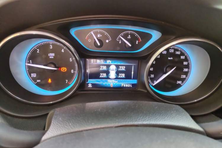 Used Buick Envision 2017 28T Four-Wheel Drive Elite Model Odometer Close Up