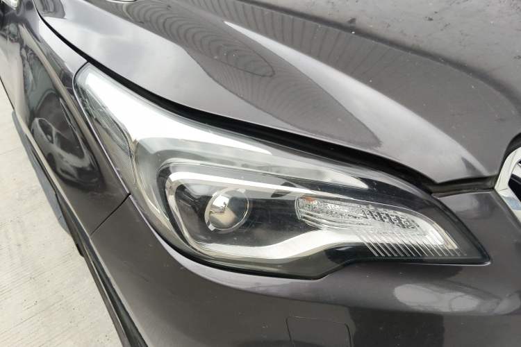 Used Buick Envision 2017 20T Two-Wheel Drive Luxury Model Right Front Headlight