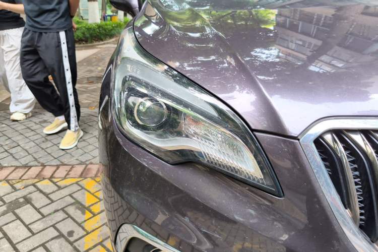Used Buick Envision 2017 20T Two-Wheel Drive Elite Version Right Front Headlight
