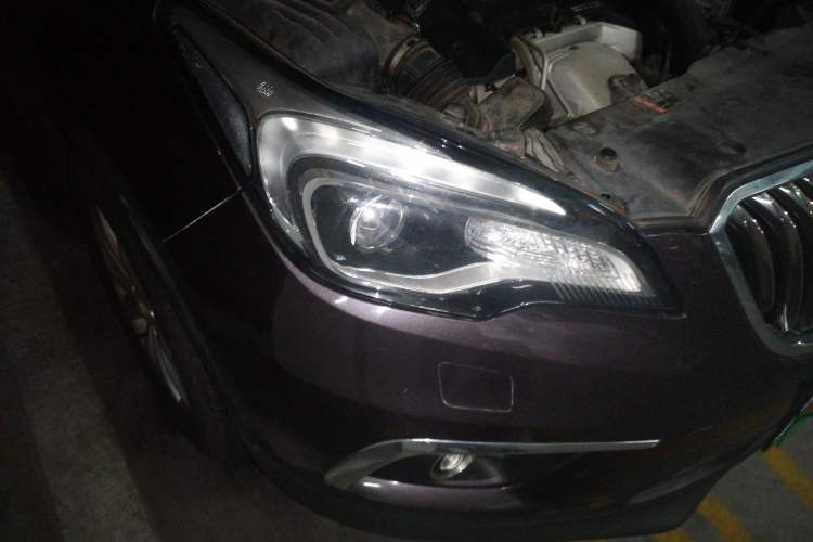 Used Buick Envision 2017 28T Four-Wheel Drive Elite Model Right Front Headlight