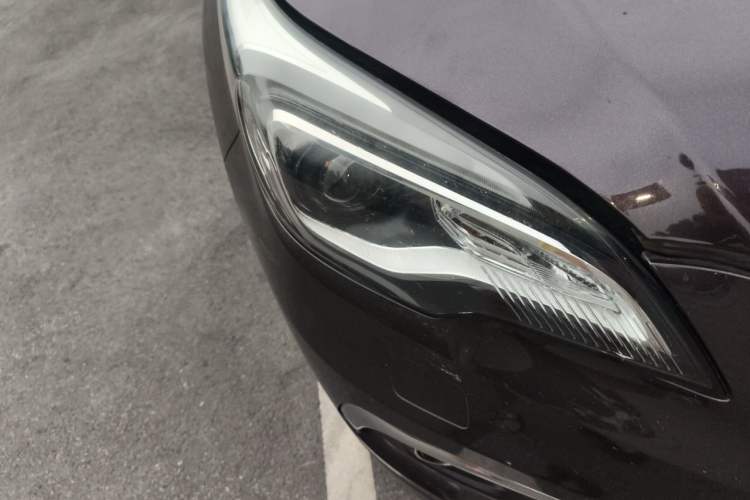 Used Buick Envision 2017 28T Four-Wheel Drive Elite Model Right Front Headlight