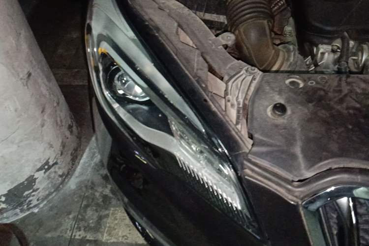 Used Buick Envision 2017 20T Two-Wheel Drive Elite Version Right Front Headlight