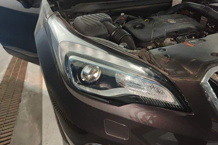 Used Buick Envision 2017 20T Two-Wheel Drive Luxury Model Right Front Headlight