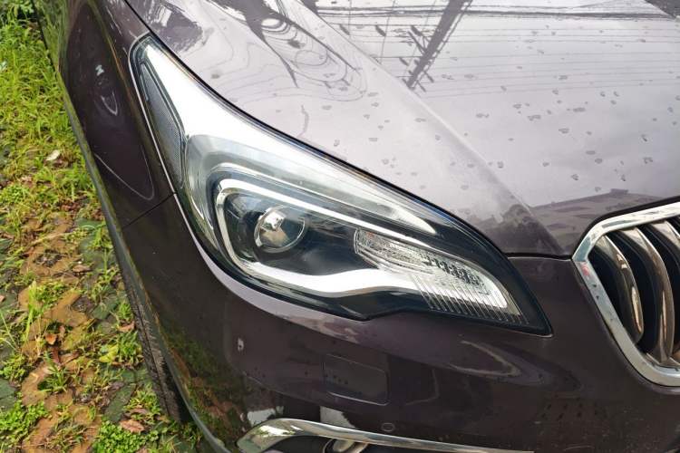 Used Buick Envision 2017 20T Two-Wheel Drive Luxury Model Right Front Headlight