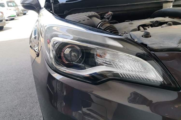 Used Buick Envision 2017 28T Four-Wheel Drive Elite Model Right Front Headlight
