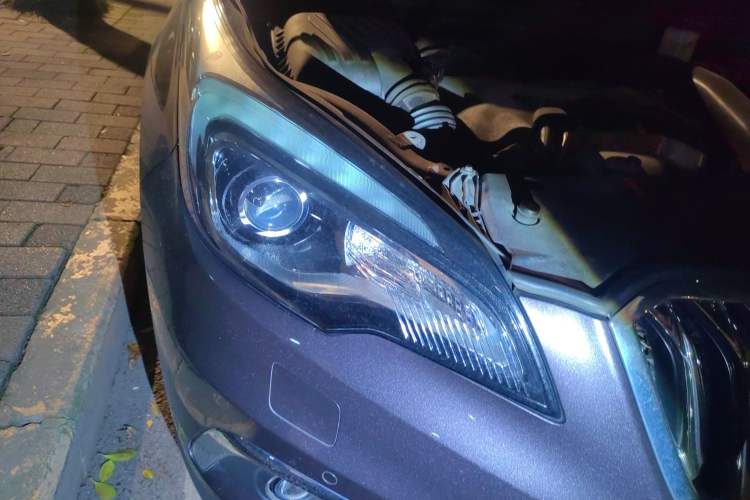 Used Buick Envision 2017 28T Four-Wheel Drive Luxury Model Right Front Headlight