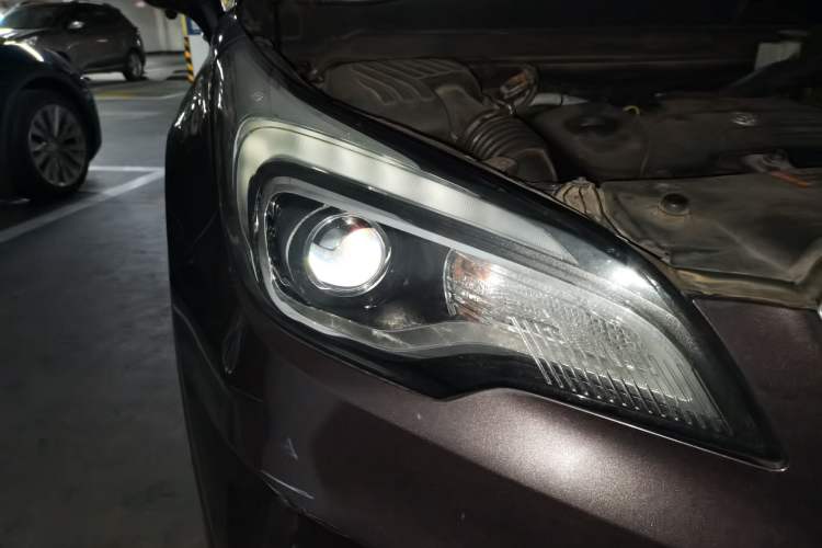Used Buick Envision 2017 20T Two-Wheel Drive Leading Version Right Front Headlight