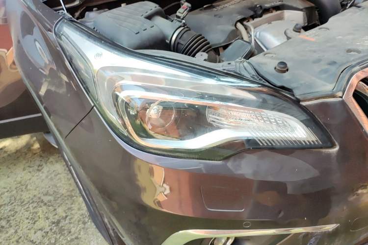 Used Buick Envision 2017 28T Four-Wheel Drive Luxury Model Right Front Headlight