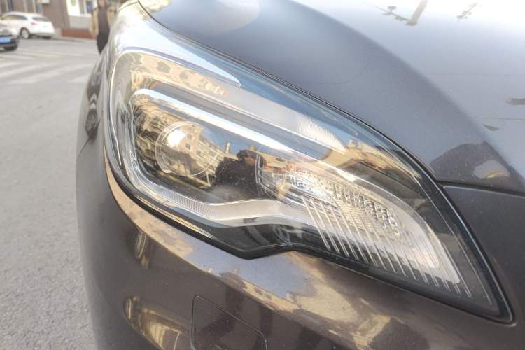 Used Buick Envision 2017 20T Two-Wheel Drive Luxury Model Right Front Headlight