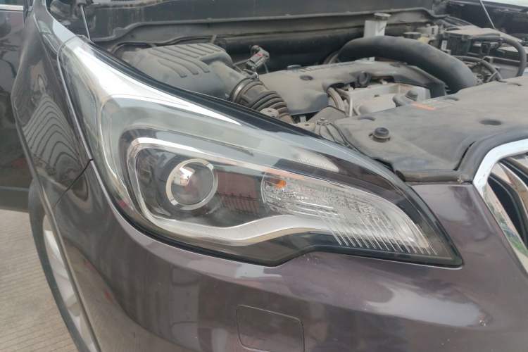 Used Buick Envision 2017 28T Four-Wheel Drive Elite Model Right Front Headlight