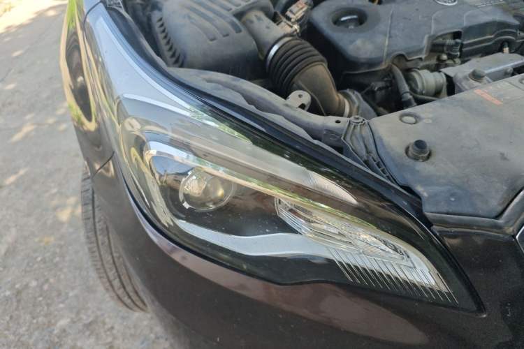 Used Buick Envision 2017 20T Two-Wheel Drive Leading Version Right Front Headlight