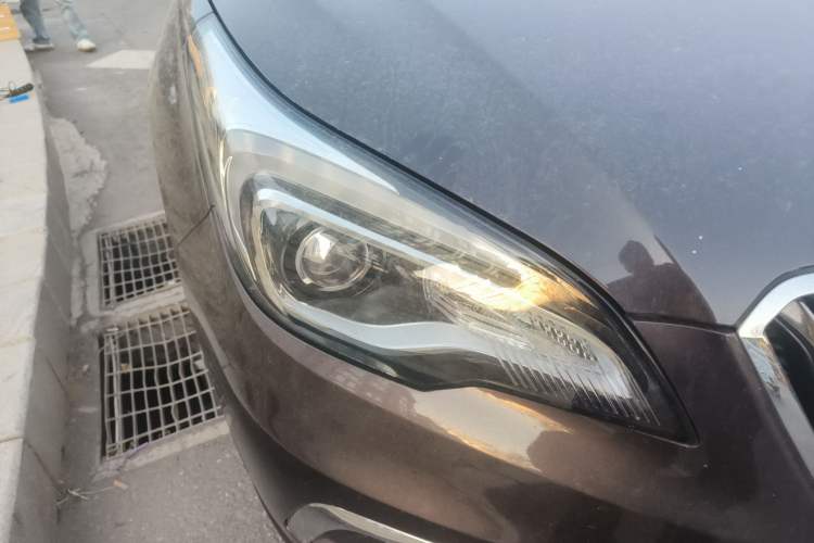 Used Buick Envision 2017 20T Two-Wheel Drive Elite Version Right Front Headlight