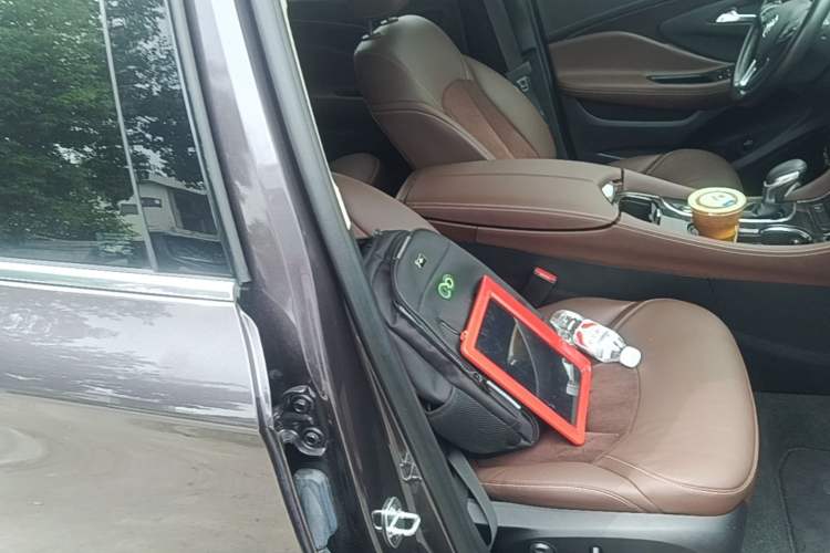 Used Buick Envision 2017 20T Two-Wheel Drive Luxury Model Right Front Seat