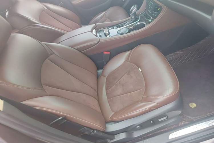 Used Buick Envision 2017 20T Two-Wheel Drive Luxury Model Right Front Seat