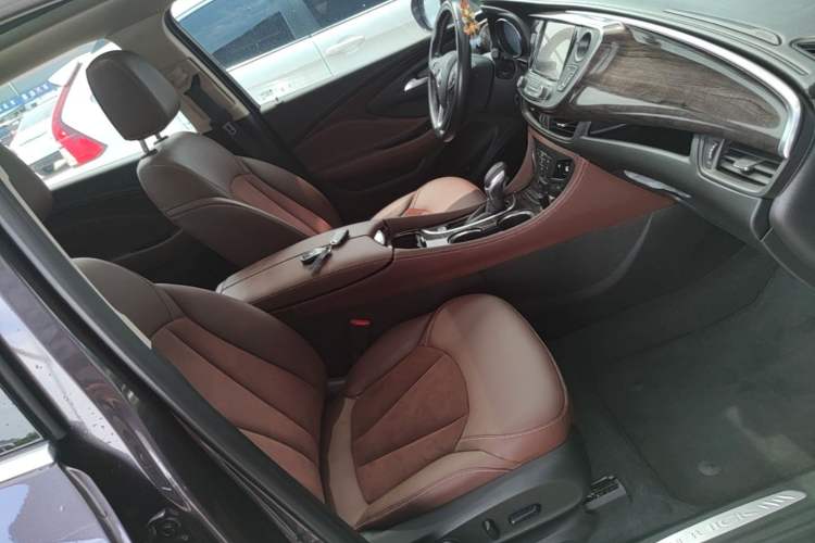 Used Buick Envision 2017 20T Two-Wheel Drive Luxury Model Right Front Seat
