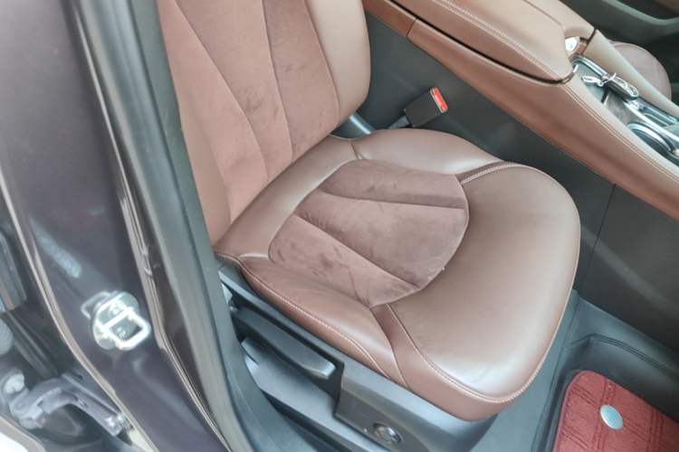 Used Buick Envision 2017 28T Four-Wheel Drive Elite Model Right Front Seat