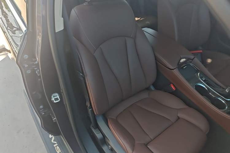 Used Buick Envision 2017 28T Four-Wheel Drive Luxury Model Right Front Seat