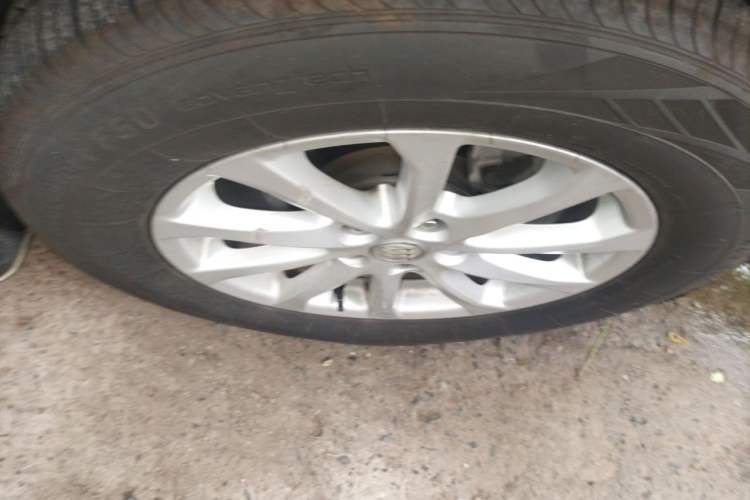 Used Buick Envision 2017 20T Two-Wheel Drive Luxury Model Right Front Wheel Hub