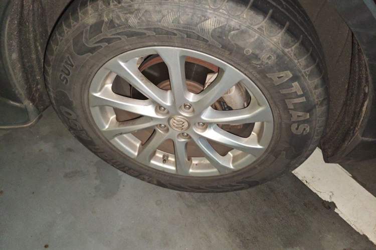 Used Buick Envision 2017 20T Two-Wheel Drive Elite Version Right Front Wheel Hub